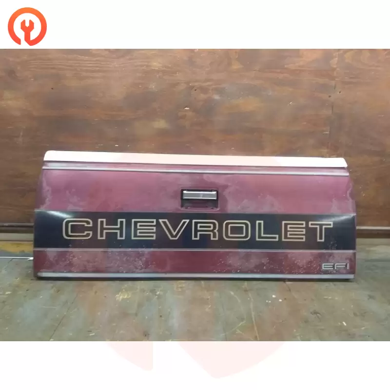 88-98 CHEVROLET C/K 1500 SHORTBED TAILGATE. TAILGATE HANDLE.RUST FREE AND COMPLETE.